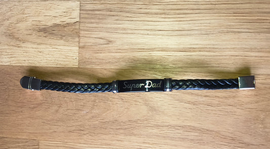 Lederarmband mit Metallplakette inkl. Gravur "Super Dad"