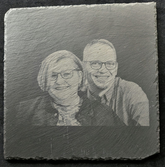 Gravierte Schieferplatte 25×25 cm | Familienporträt nach Wunsch